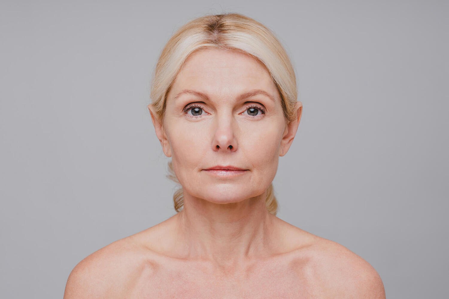 close-up-portrait-of-middle-aged-beautiful-woman-s-2026-01-07-00-29-27-utc.jpg